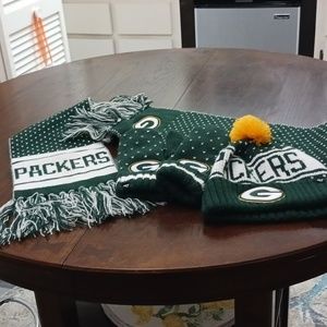 Green Bay Packers scark mittens hat.Its 47 Brand womens.